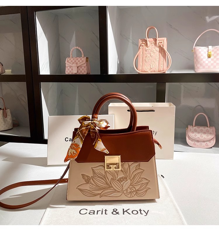 Embroidery Texture - Chinese Embroidery Floral Women's Handbag Textured