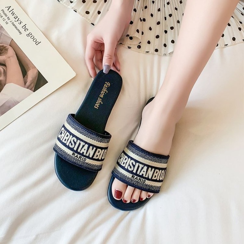 Women's Fashion Flat Slippers  - огляд і ціна Embroidery Font