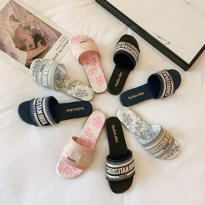 Women's Fashion Flat Slippers  - огляд і ціна Embroidery Font