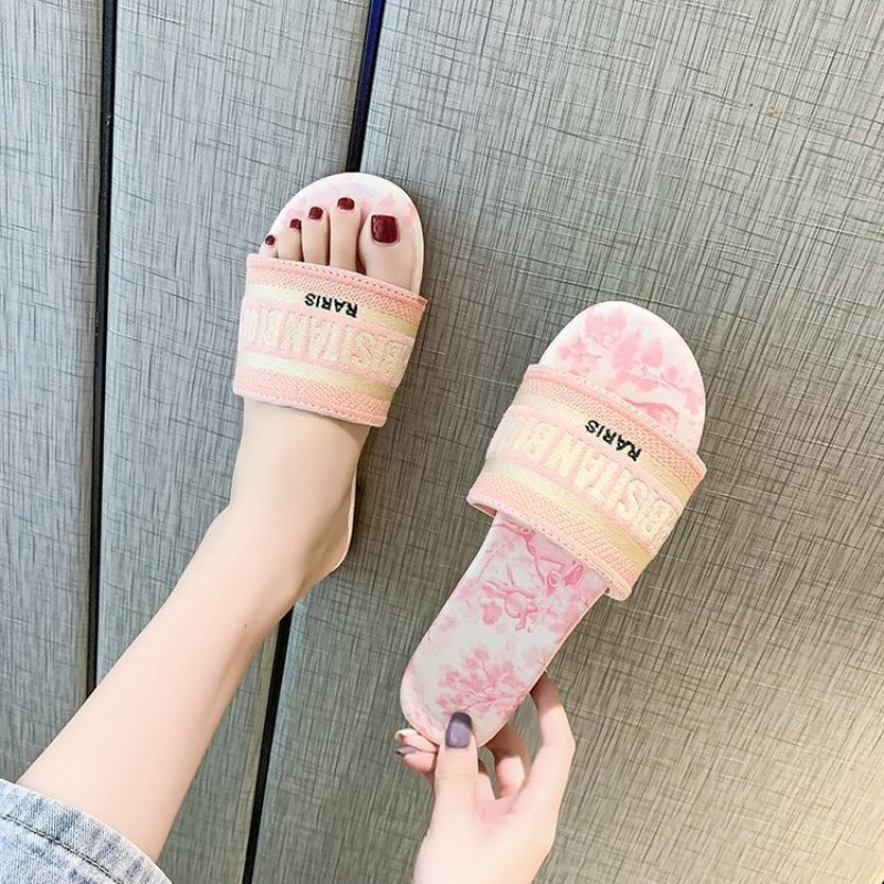 Women's Fashion Flat Slippers  - огляд і ціна Embroidery Font