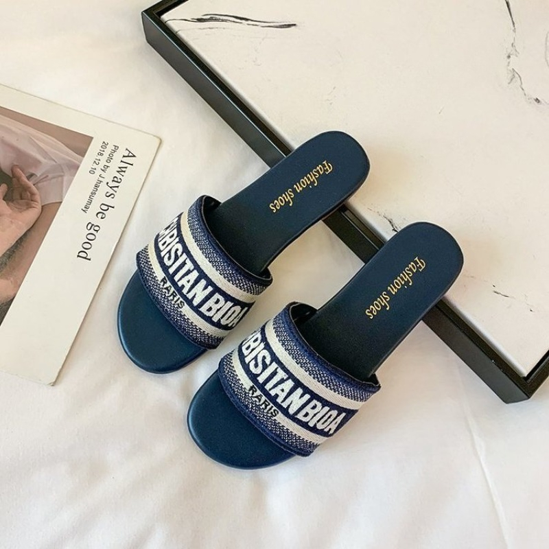 Women's Fashion Flat Slippers  - огляд і ціна Embroidery Font
