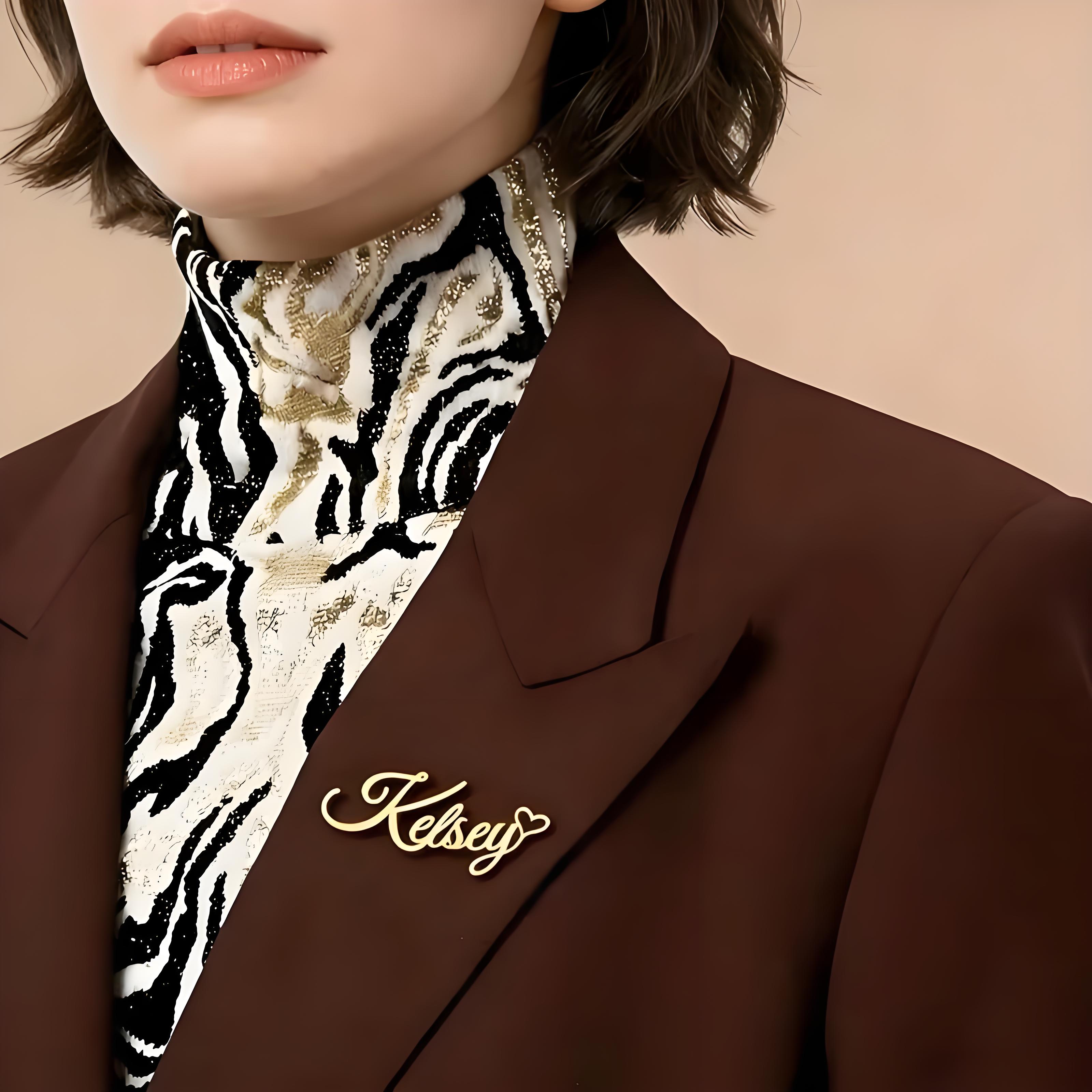 Custom Cursive Name Lapel Pin  - огляд і ціна Embroidery Texture